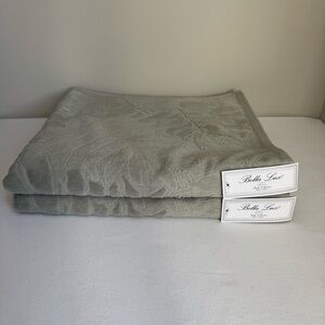 Set of 2 Fine Luxury Cotton Bath Towels Sage Leaf Pattern NEW
